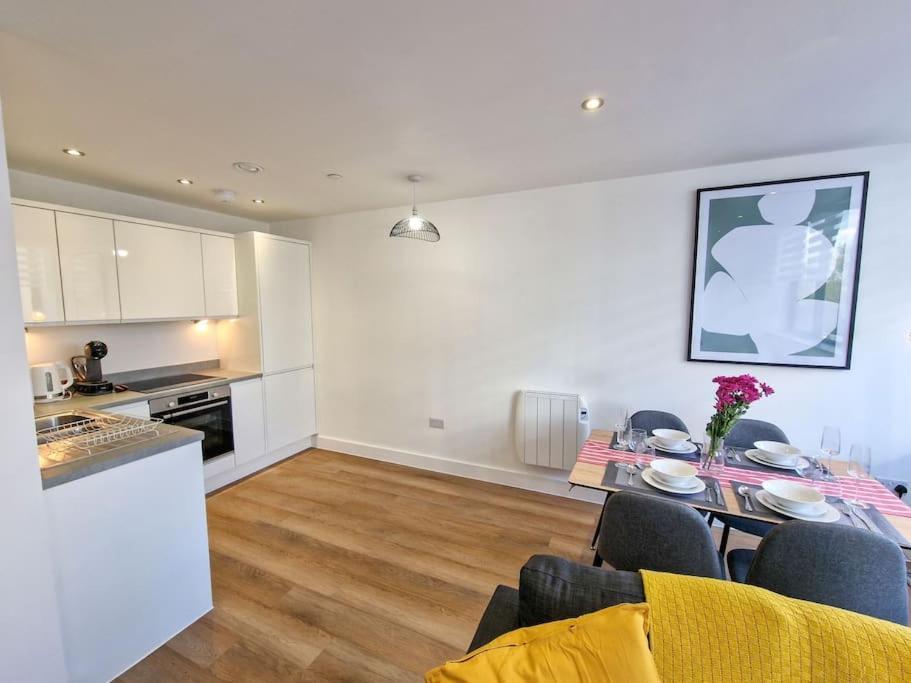 Free Parking: Old Trafford Apartment Manchester Exterior foto