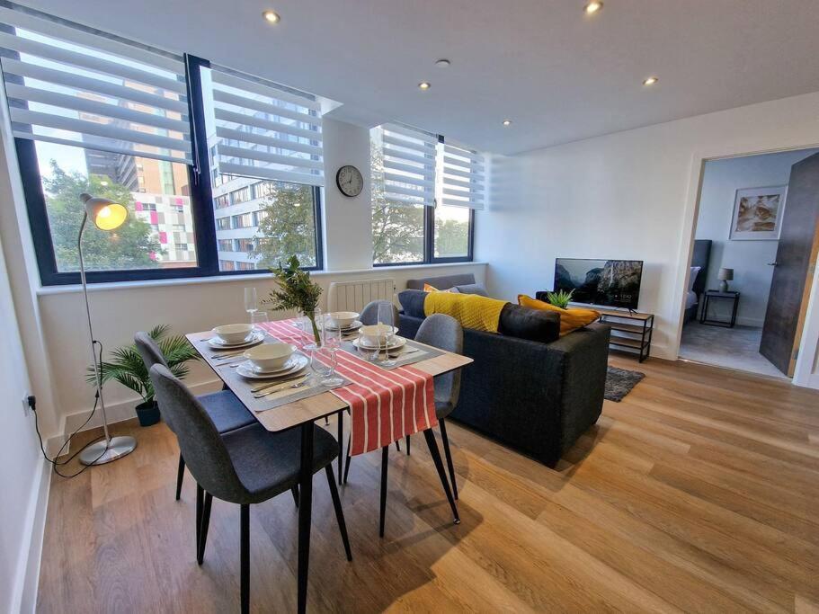 Free Parking: Old Trafford Apartment Manchester Exterior foto